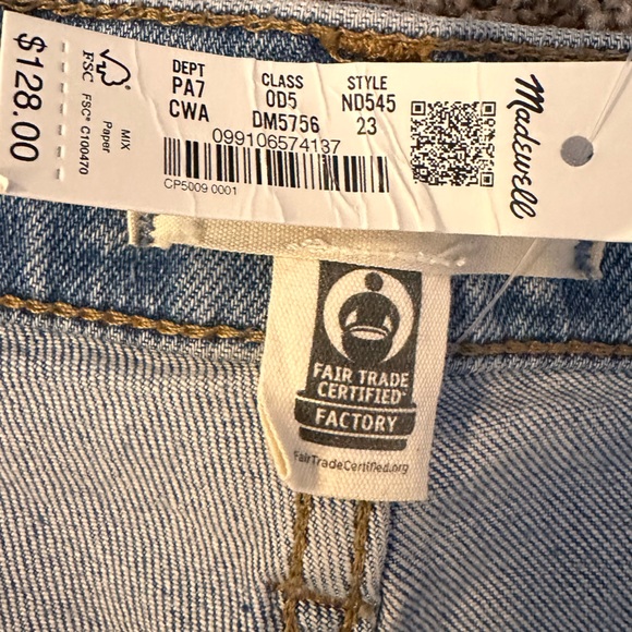 NWT Madewell 11" High-Rise Flare Jeans in Conwell Wash - Picture 7 of 8